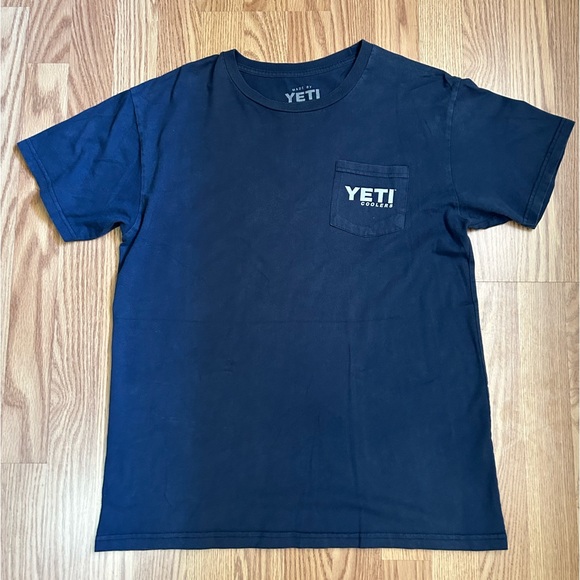 Yeti Coolers Size Large Shirt Navy Blue Built For the Wild - Picture 1 of 3